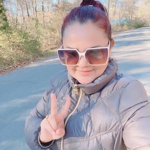 Meet your Posher, Sandy